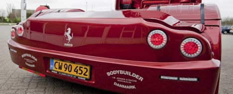 Ivecoen har kænguro-gitter og Ferrari-bagende
