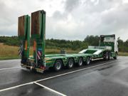 Fire-akslet trailer har to-delte ramper