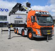 Den fire-akslede kommer med en kraftig kran