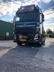 Kranbilen har fem aksler