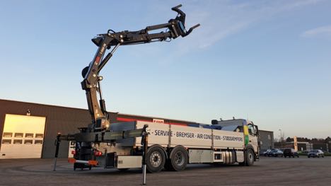 Forhandler dækker sig ind med to nye kraner