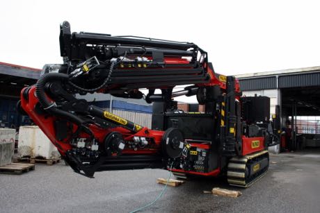 Bæltekran er startet på jobbet