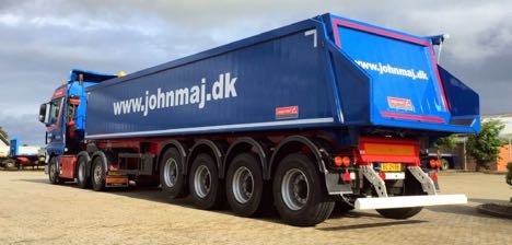 Tip-sttevognens kasse er bl og i aluminium