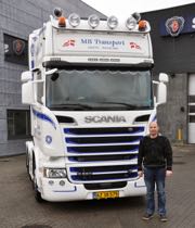 Den ene V8�er f�lger efter den anden V8�er