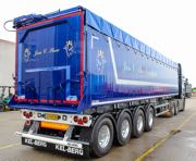 Vognmand p Vestsjlland har fet ny fireakslet med automatisk rullepresenning