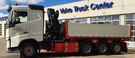 Vognmand i Gladsaxe krer ud med fireakslet Volvo med kran og tip