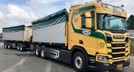 Grovvarerne bliver trukket af 520 heste