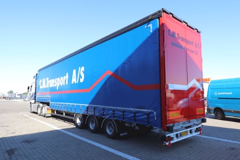 Trailerudlejning tager tre trailere med gardiner og repos