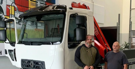 Stilladsvirksomhed stiller op med ny to-akslet med kran