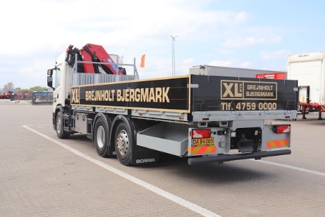 Byggemarked p Sjlland har fet ny tre-akslet kranbil fra Jylland