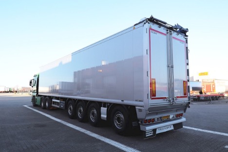 Entreprenr i Varde har fet en trailer med gende gulv