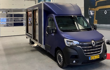 Mesteren har et show-room på ladet