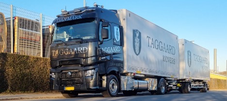 Flytteforretning f�r frisk fransk forvogn med p�h�ng