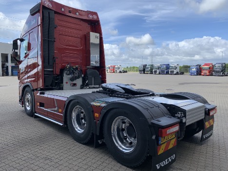 Tre-akslet trkker ser den blinde vinkel med kamera indbygget i sidespejl