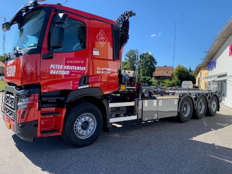 Hadsundvognmand hejser og løfter med ny fire-akslet fransk forvogn