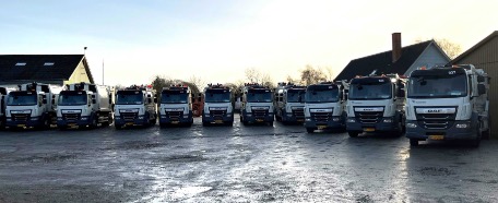 Renovationsselskab kører ud på Djursland med de første 14 hollandske lastbiler