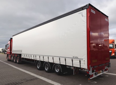 Rødekro-virksomhed kører ud med nedbyggede gardintrailer
