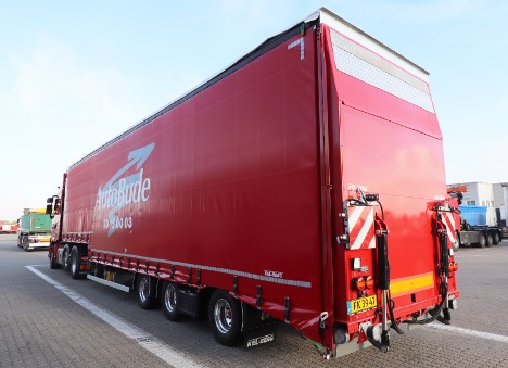Hedensted-firma hentede jumbo-trailer med gardiner i Hedensted