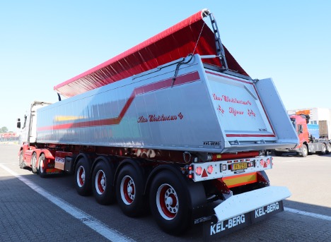 Vognmand fra Skjern tipper med ny fire-akslet trailer