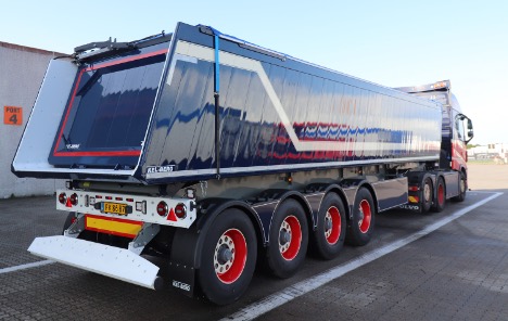 Give-vognmand tager ny fire-akslet tip-trailer i brug