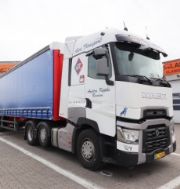 Gardintrailer med to aksler blev hentet af et fransk 