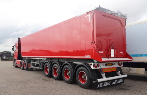 Fire-akslet tip-trailer rummer 61,5 kubikmeter i kassen