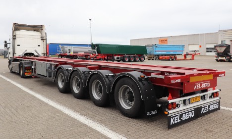 Fire-akslet trailer kan tage to containere på en gang