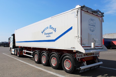 Tørring-vognmand trak tip-trailer med fire-aksler hjem fra Hedensted