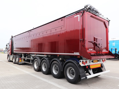 Maskinstation på Vestsjælland var i Østjylland for at hente ny tiptrailer med rullepresenning