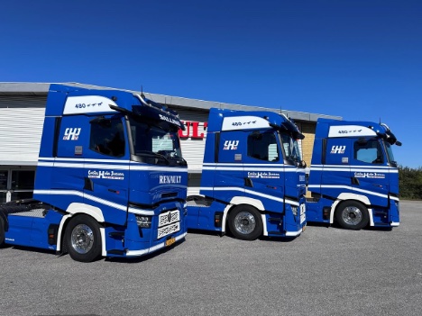 Fire franske med tre aksler er klar til at trkke lsset