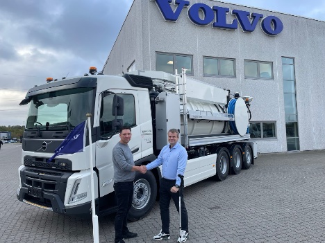 Ny slamsuger til udlejning er med fire luftaffjedrede aksler