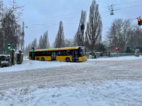 Snevejret gjorde det sv�rt for busserne