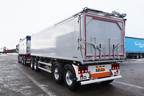 S�nderjysk vognmand har koblet for en ny fire-akslet p�h�ngsvogn med tip