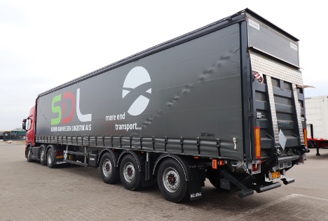 Fynsk transportvirksomhed har hentet to nye city-trailere med gardiner og skydetag