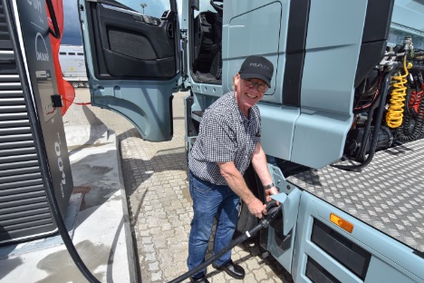 Lastbilforhandler har �bnet for 400 kW ladeanl�g til tunge k�ret�jer