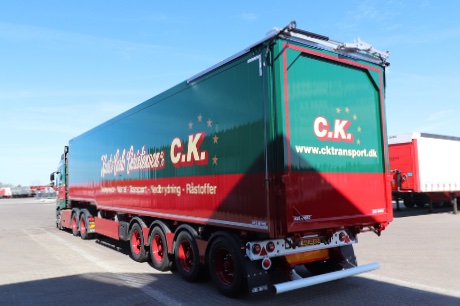 Vognmand i Himmerland kan have 83 kubikmeter i ny fire-akslet tip-trailer