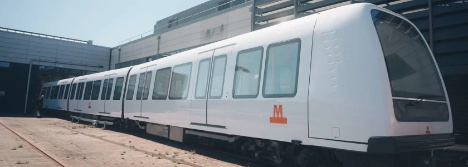 Det f�rste af 34 metrotog har f�et plads til flere passagerer