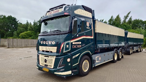 Nyt vogntog med kran har 600 heste i 17-liters motor